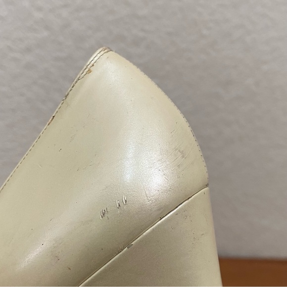 Vintage SALVATORE FERRAGAMO 30435 Ivory Pearl Leather Pumps Size 6.5 4A AAAA - Picture 8 of 16